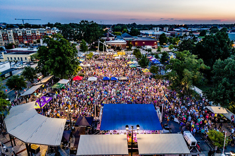 Thousands at Freeboot Friday concert