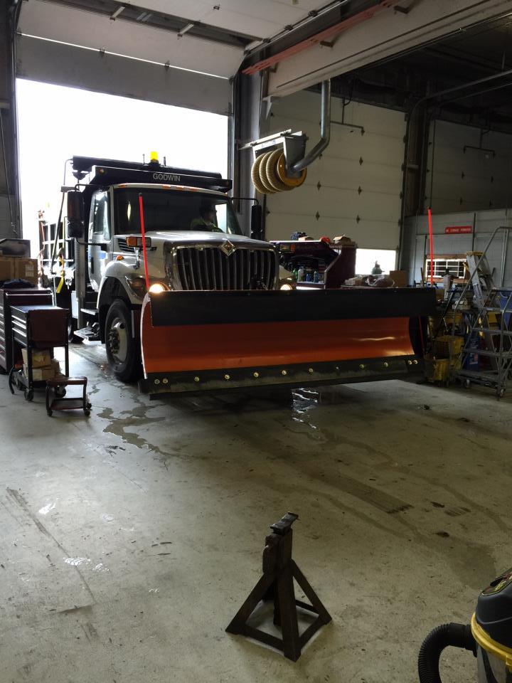 Fleet servicing plow